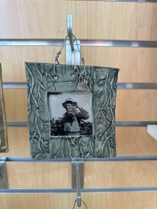 Grape Farmer Tile